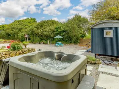 Discover your perfect glamping holiday with a hot tub